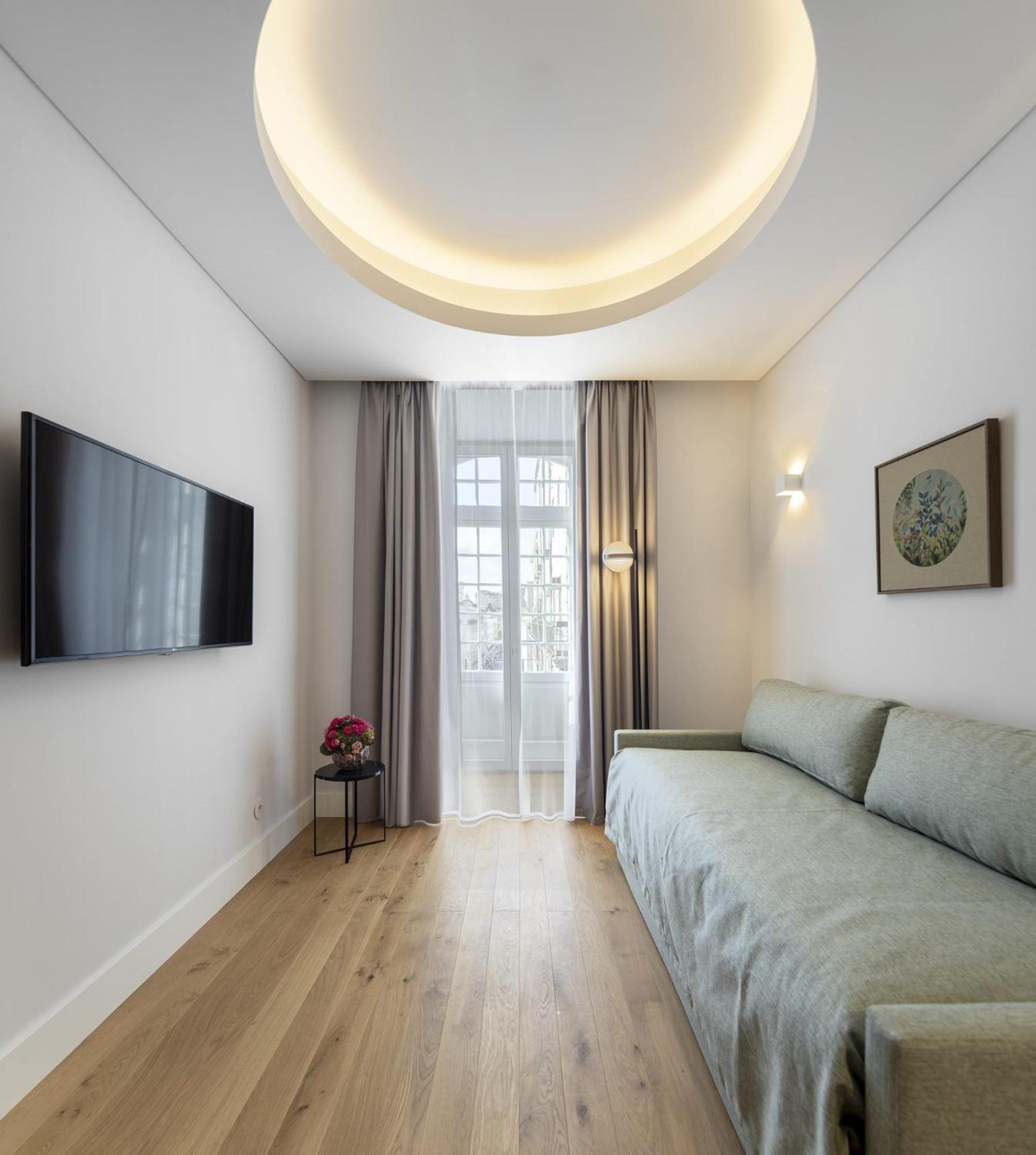 Superior One-Bedroom Apartment