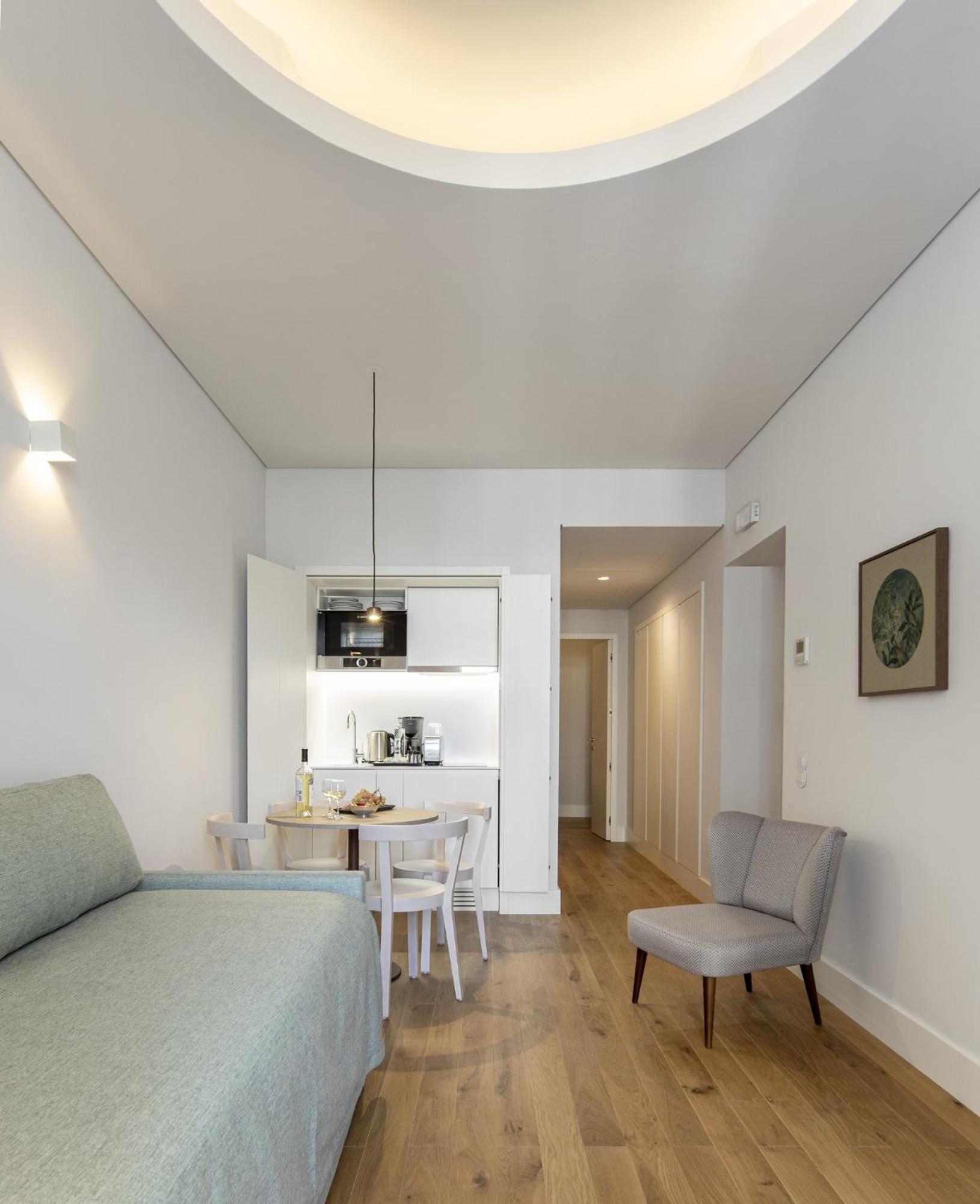Superior One-Bedroom Apartment