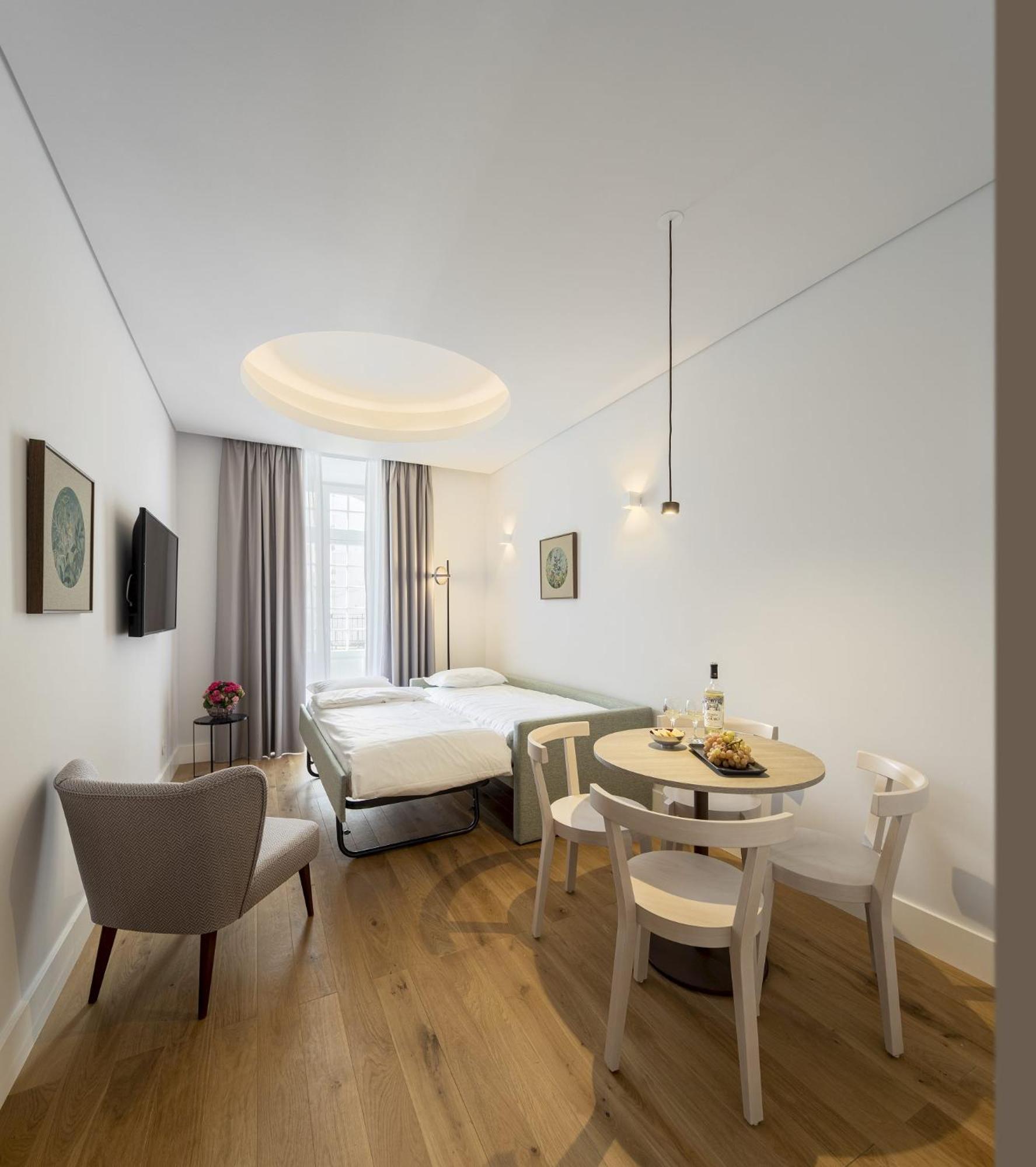 Superior One-Bedroom Apartment