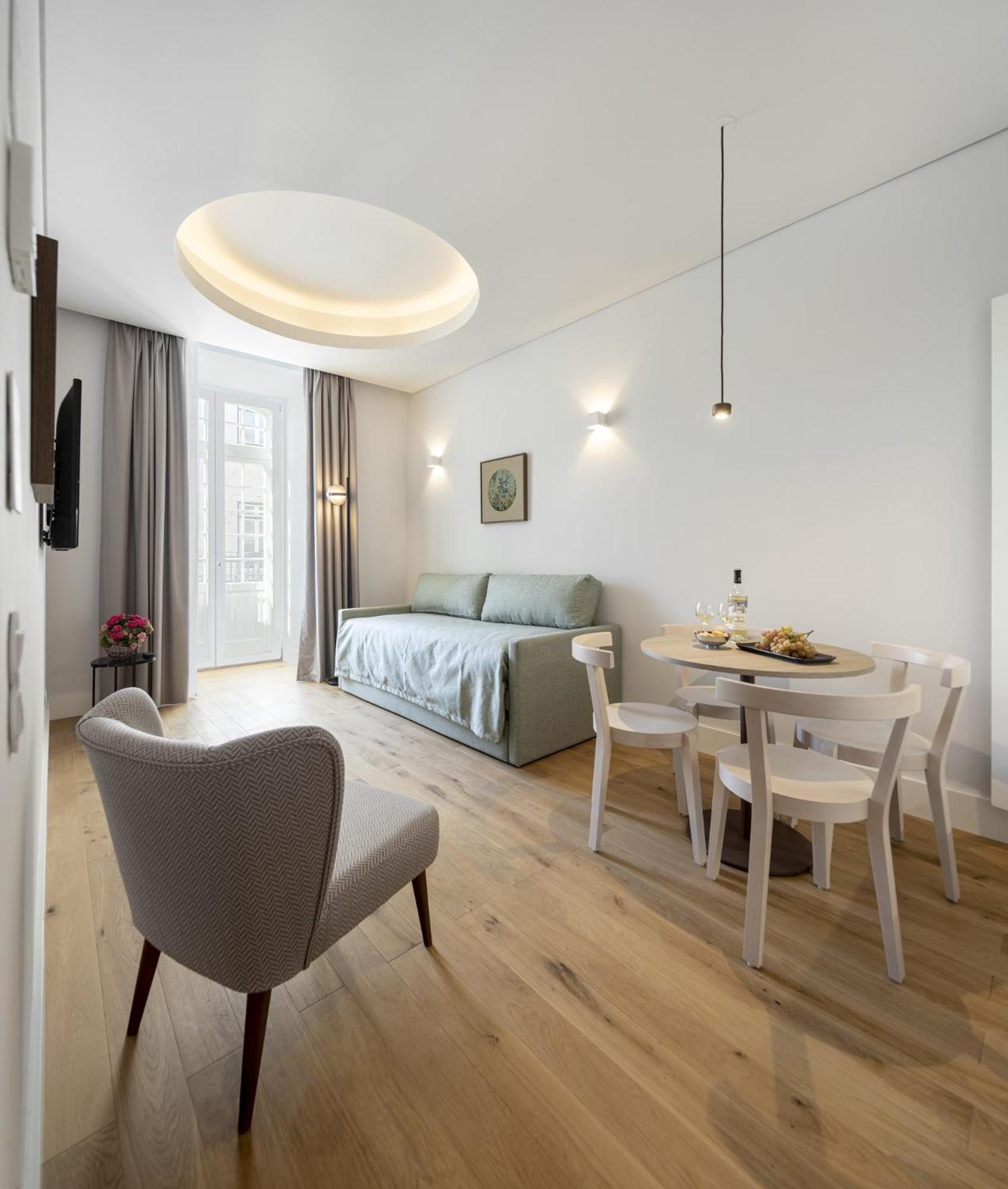 Superior One-Bedroom Apartment
