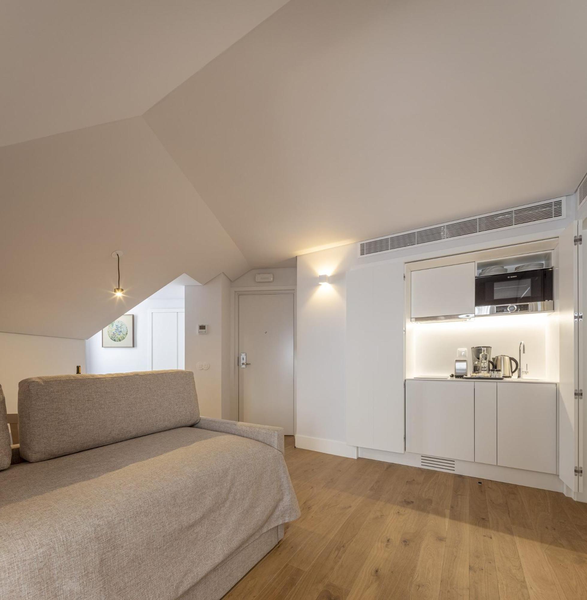 Superior One-Bedroom Apartment